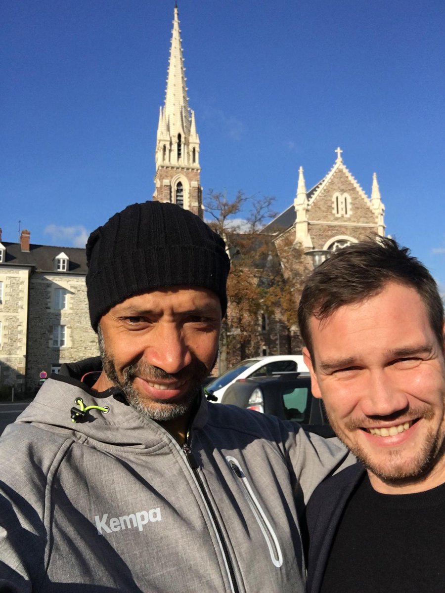 AMOS_Nantes's tweet image. @vivienckier directeur d'@AMOS_Nantes en visite à #Rennes pour rencontrer @YerimeS manager général du @crmhb #networking #projetstutorés