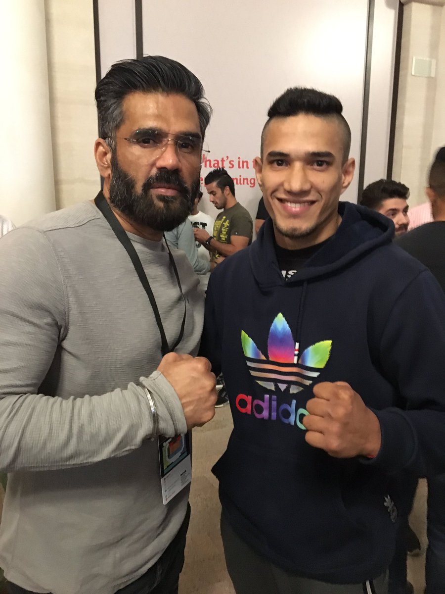farhadMMA's tweet photo. Anna is here to support Indian fighters 👊🏼 @bravemmaf ..!
#Brave #MMA #IndianMMA #Bahrain #India #SunilShetty #IndvsBah #Brave9 #DAAKI #USI #AIMMAF #evolutionmma #fightnight https://t.co/8tzTmPYBTz