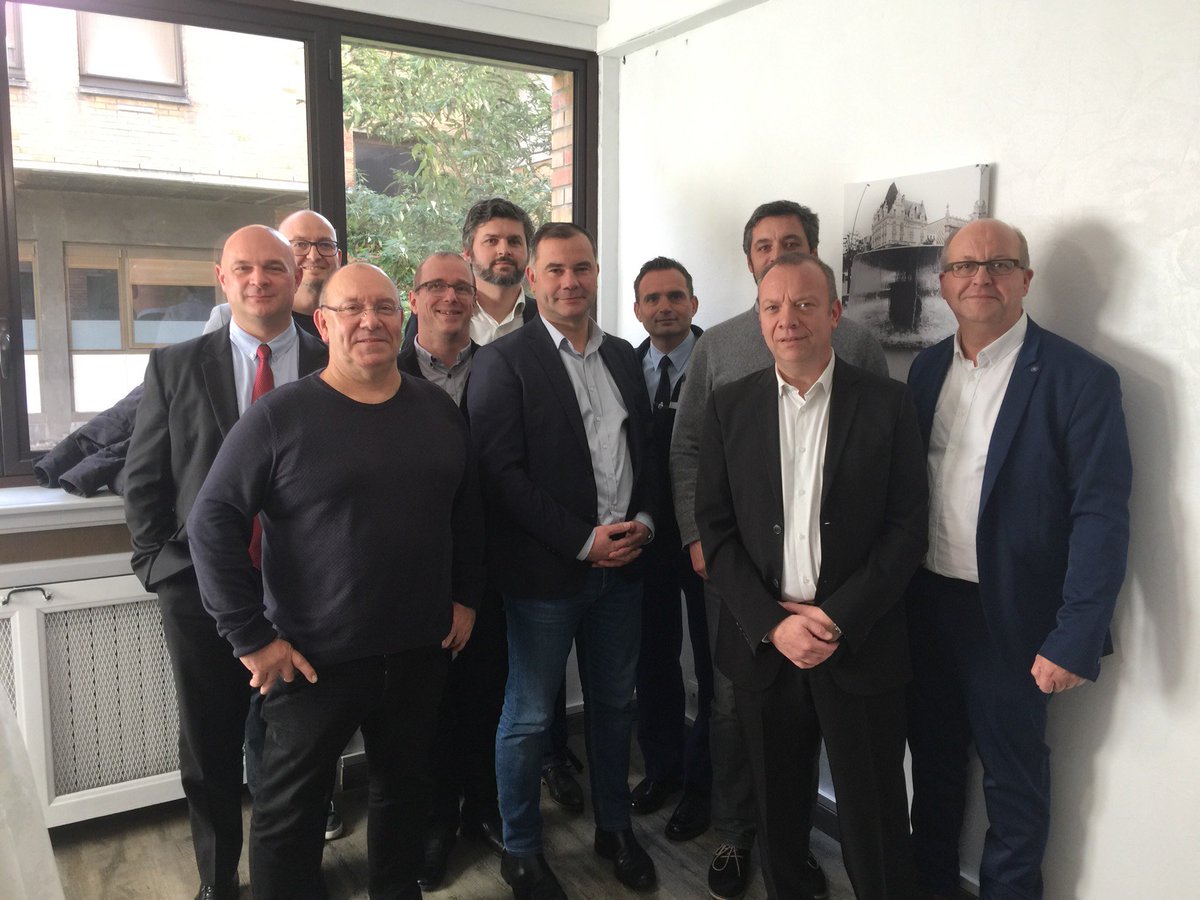 fasm3837's tweet photo. Photo de famille des réservistes de la #rcc @IUTValenciennes @Univ_UVHC @zataz @RCCyberofficiel https://t.co/tWxKZGBV0N