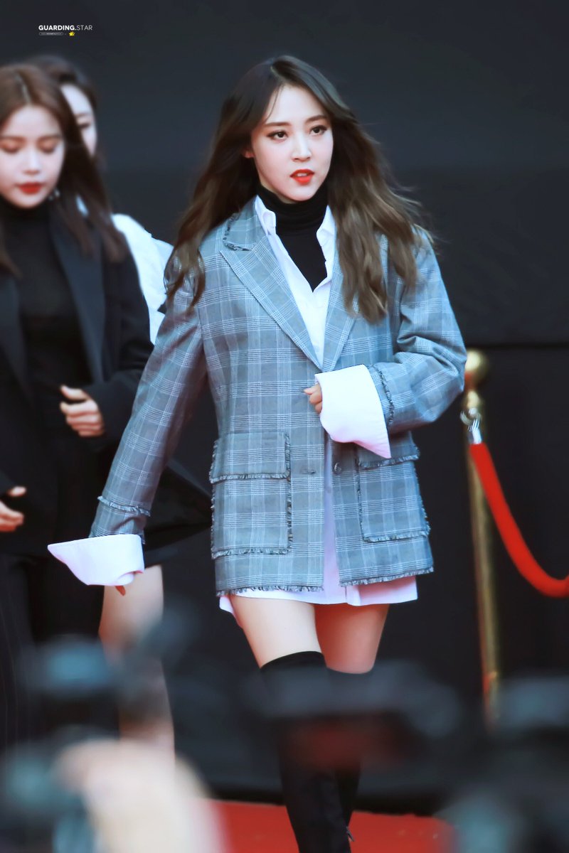 Guarding_Star's tweet photo. 171115 2017 Asia Artist Awards 문별 

 #마마무 #문별 https://t.co/HlnXsCyi6C