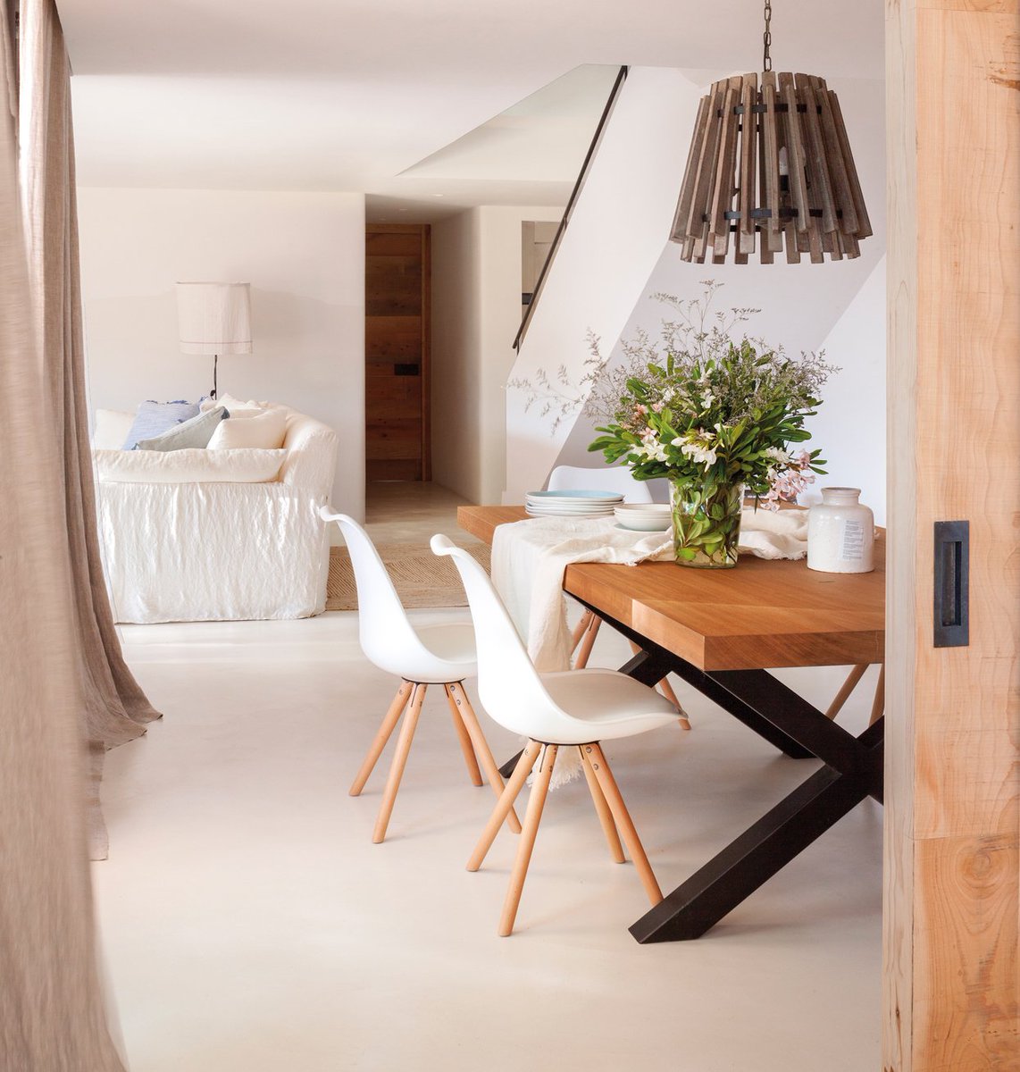 Decoracionyhs's tweet photo. Comedor sencillo con un toque de naturaleza. ¿Y tú, que plantas prefieres para decorar?🌿
https://t.co/MOrtfCqKTi
#Decor #Decoracion #Homestaging #Home #Family #Interiores #Lujo #Blanco #Tendencias #Familia #Hogar #Casa #Instagood #Intsaphoto #Instapic #Instalike #Picoftheday https://t.co/2638tOduzF