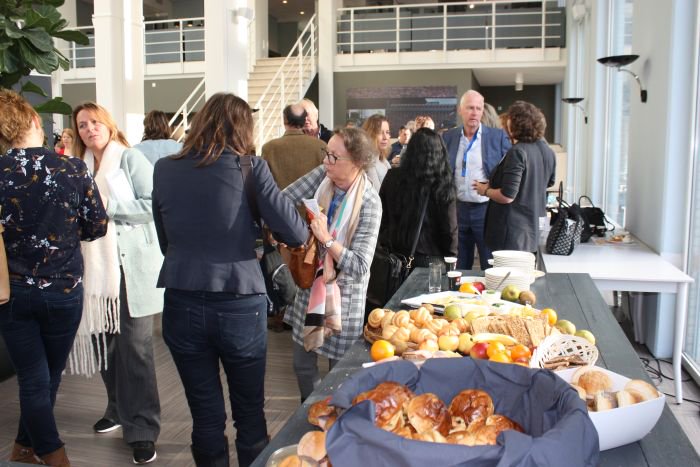 StichtseVecht's tweet photo. Meer dan 100 ondernemers bij ontbijtbijeenkomst op de Dag van de Ondernemer #DvdOSV https://t.co/Y3zCjaXgG5 https://t.co/9KxlZqrzHI