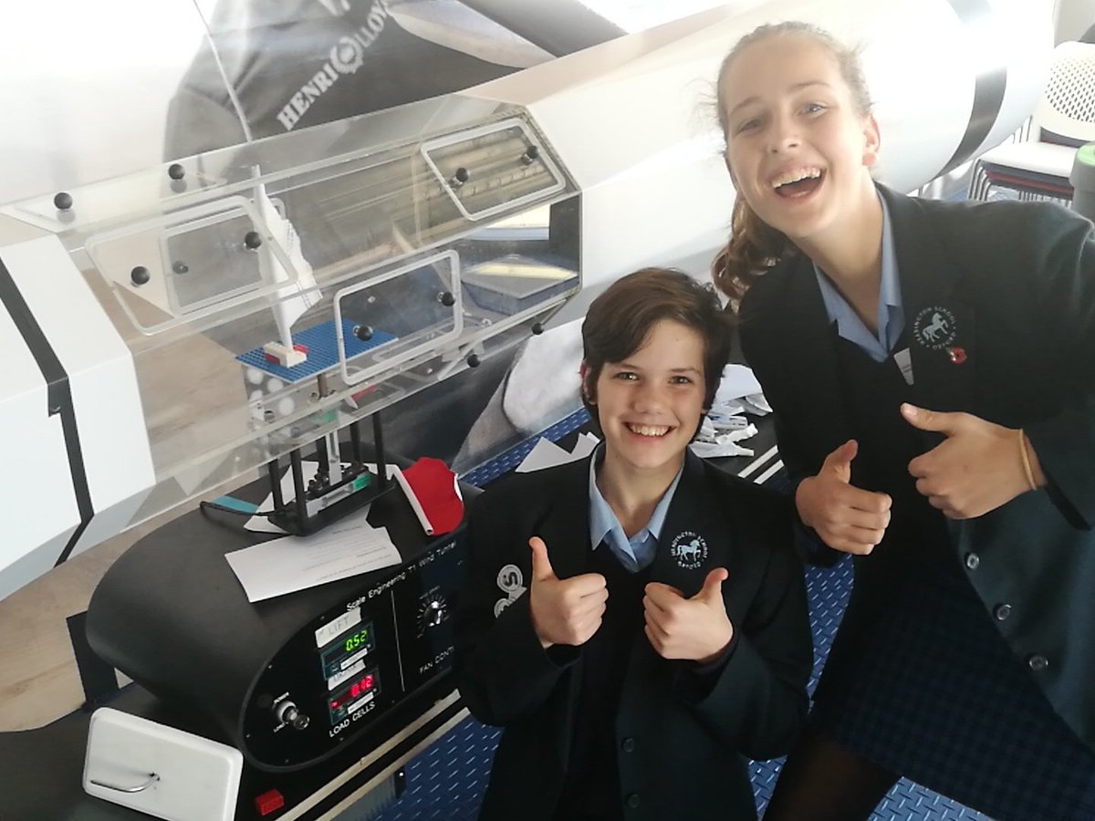 HSO_Physics's tweet photo. Testing sail shapes in the wind tunnel #Nextgeneration #Headingtonsch https://t.co/BBUlg4DCXJ