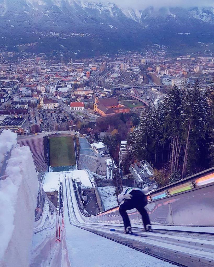 janniReisenauer's tweet photo. now slowly it gets serious ❄️ coming home from an awesome camp week at INNSBRUCK with our last jumps in ��summer« on snow ! thanks for the shot 📸 @florianaltenburger •
#skijumpingAUT #JR #firstcream #denglish #ÖAlm #ReisenauersGastro #KiaCenterPg https://t.co/KKXZ2Cwr9x https://t.co/jQrKAM4Jdq