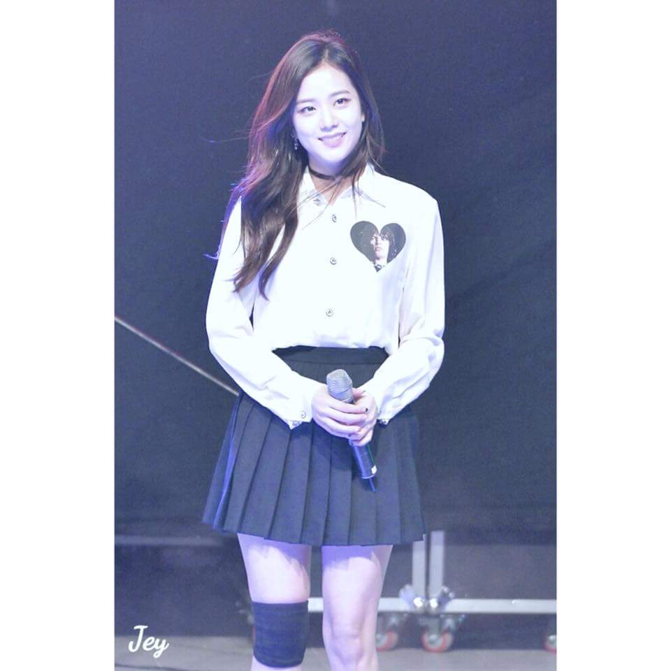 KimTaeh27570140's tweet image. Unnie ahhh~~ 🌻
#So_cute 
#JSOO🌹🌹🌹