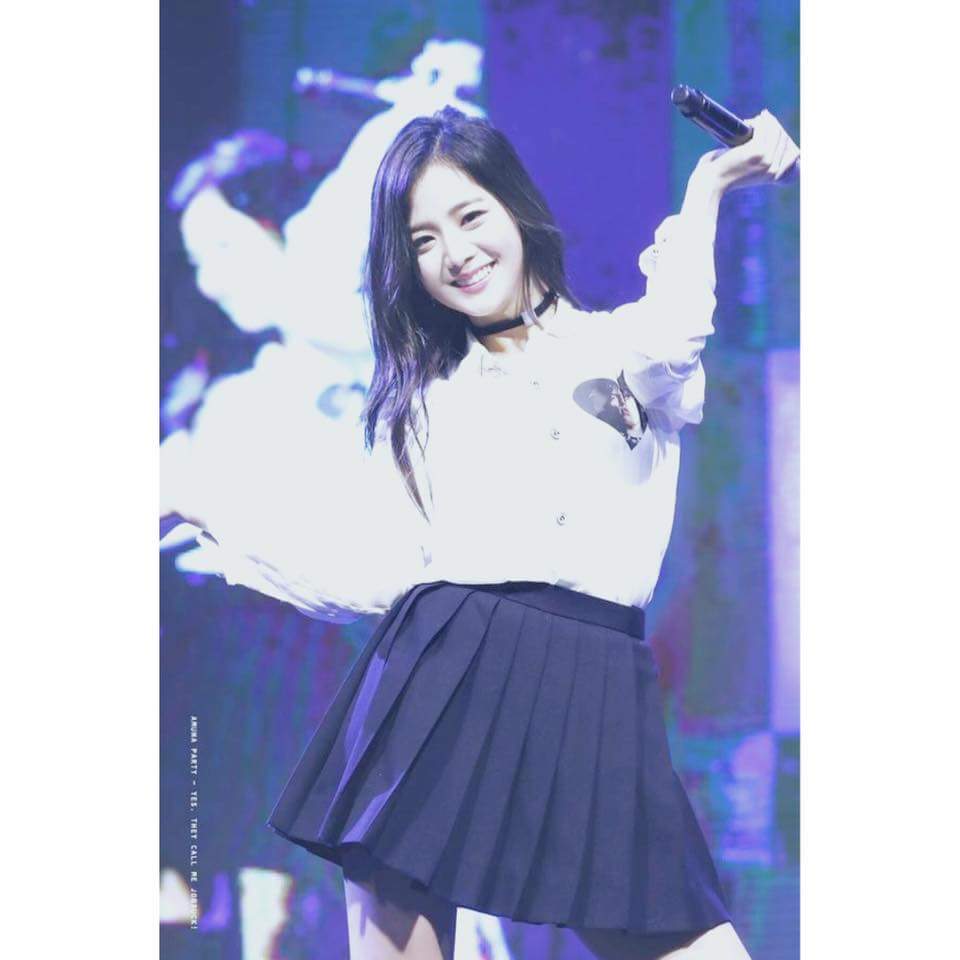 KimTaeh27570140's tweet image. Unnie ahhh~~ 🌻
#So_cute 
#JSOO🌹🌹🌹