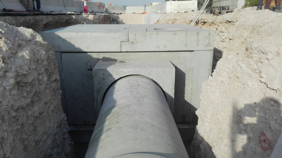 ucprecast's tweet photo. Precast concrete valve manhole for duct line - on going erection. #precast #ultracreteprecast #precaster #precastfactory #precastjob #precasterection #precastteam #precastwork #precastmanhole #precastductmanhole #precastvalvechamber #precastcocrete https://t.co/ova0ySwmrT
