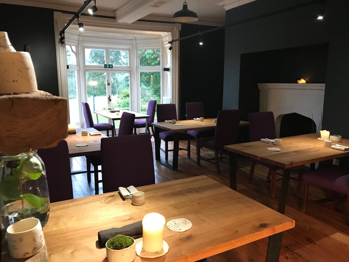 YnyshirRest's tweet photo. Table and room available this evening following a cancellation - call 01654 781209 to book an amazing foodie break in Wales🍴 https://t.co/Q3j1OtJzef