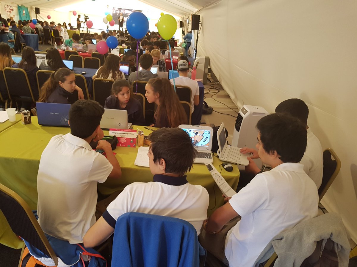 MonikViera's tweet photo. ¡Qué placer estar en la #OlimpíadaRPVCeibal organizada por Laboratorios de Tecnologías Digitales #LabTeD de @Plan_Ceibal con @MagelaFuzatti en el LATU! 🤖 https://t.co/BHlGunx8q4