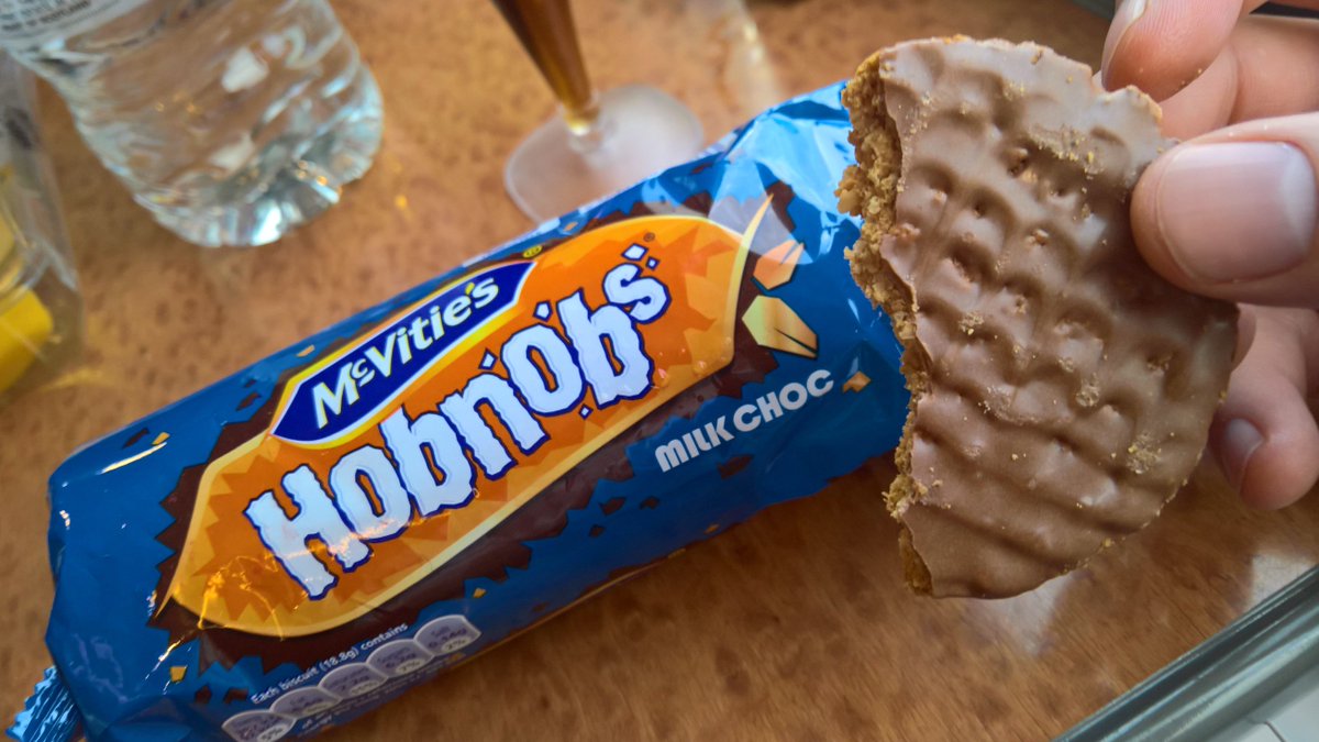 tonyparvia's tweet photo. If there is a better biscuit than @McVities #hobnobs , speak now or forever hold ur peace #absoluteking 👑 @yvonneF02743894 @valdotme https://t.co/0hRziApLN6