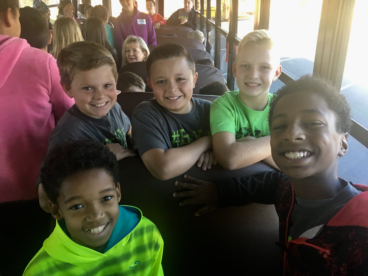 KatharineMobley's tweet photo. And we are off to see #Wonder #bekind #finallyfifth #fieldtrip https://t.co/crYyvWTx17