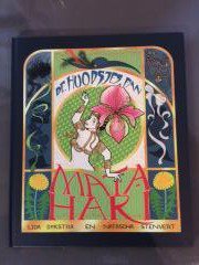 Prachtich boek 'de huodsjes fan Mata Hari.' Ek aardich as Sinteklazekadootsje. Te keap yn it Gysbert Japicxhûs.