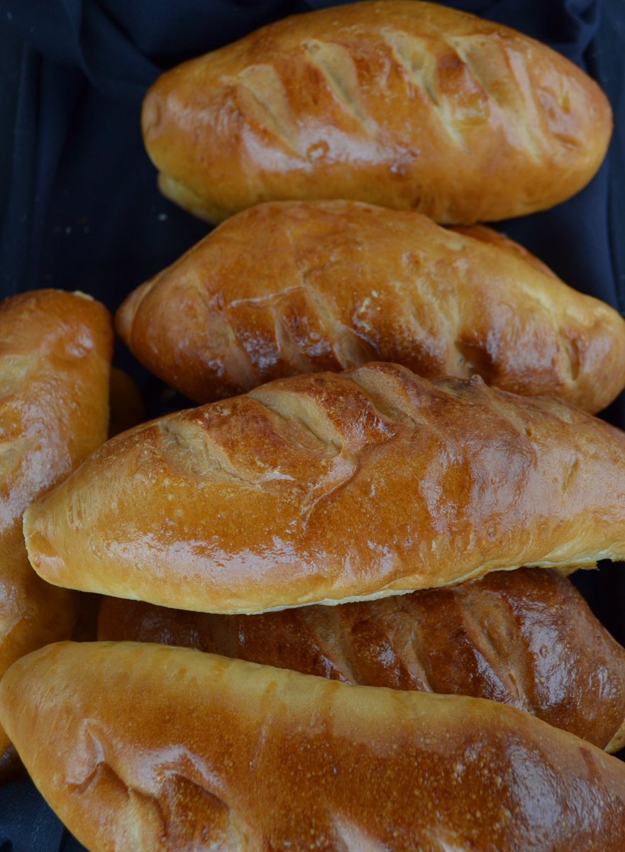 SoBoMarket's tweet photo. Happy Homemade Bread Day! (Yes, there is such a thing) 🥖🍞🍔🥪😍We're proud of our delicious, from-scratch breads - they are on the menu to snack on, to enjoy in other meals or to take home from our market! Stop in to try yours to celebrate! #sobomarket #carbs #bread https://t.co/1k5uOgKnbL