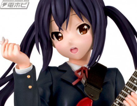 22体限定】『#けいおん！』#中野梓 が等身大フィギュアとなって登場