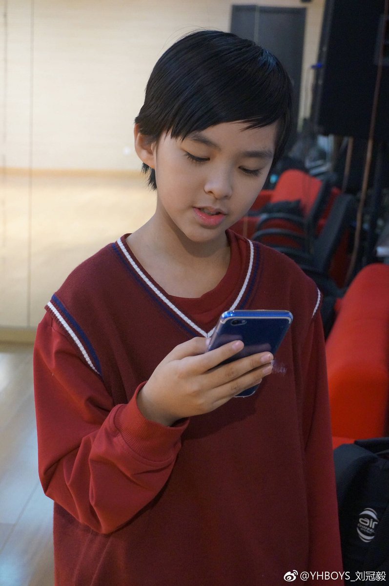 0809_YHBOYS's tweet photo. ねぇ、前髪…、ㅋㅋㅋ https://t.co/LzblH8142E