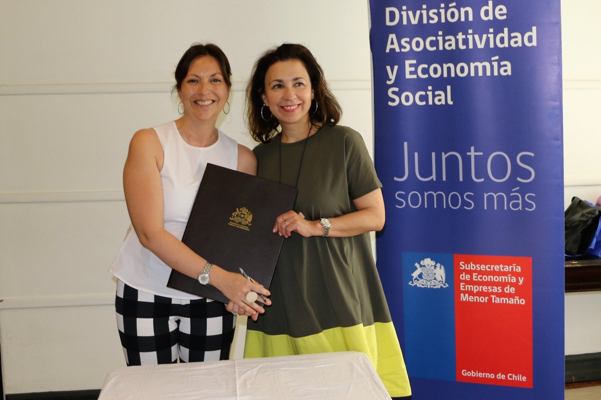 #ChileCompra y <a href="/Economiasubse/">Subsecretaría de Economía</a> firman acuerdo que impulsa participación de cooperativas y Pymes en Mercado Público 👉 bit.ly/2z7ZAlt