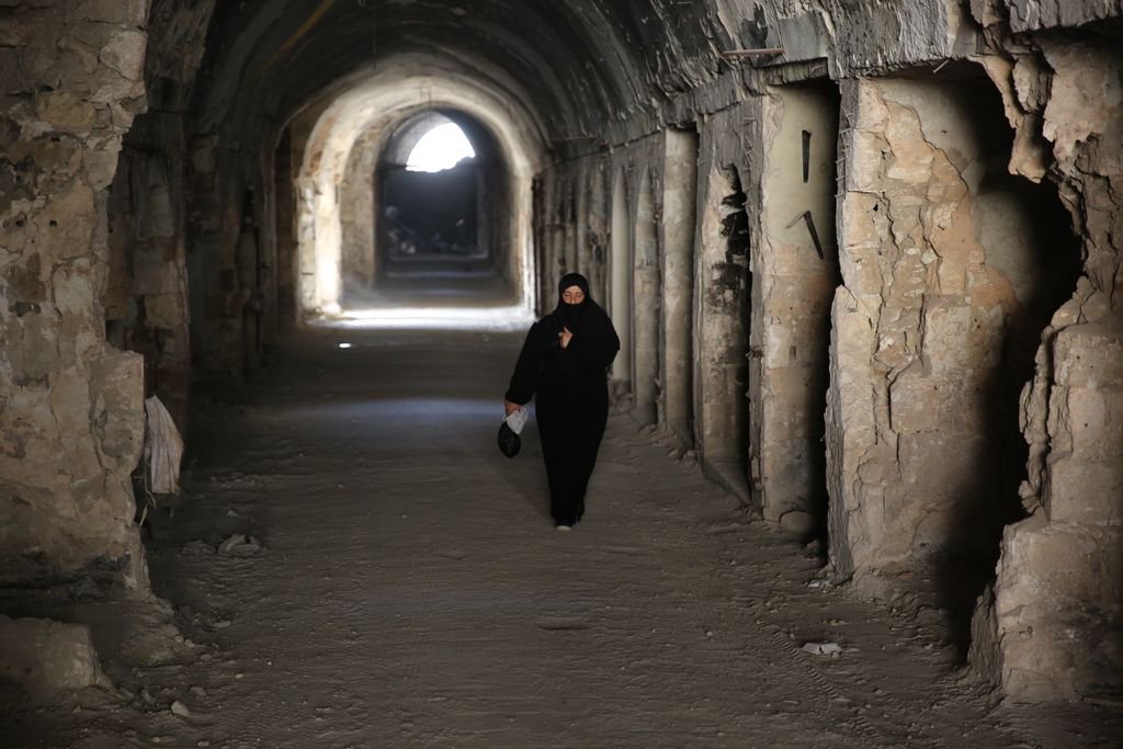 max_f_diana's tweet photo. Close your eyes, imagine a busy covered market with merchants and customers, men, women and children. This was #Aleppo. Open your eyes, this is the covered market today. But life will fill this space again thanks to #resilience of people of Aleppo https://t.co/K3urehgcj7