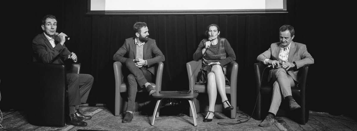 Début de la table ronde de cette rencontre #DWW17 - AU PROGRAMME : le digital au service des collectivités ; l'intelligence artificielle dans l'entreprise et les services numériques et la mobilité. Un débat animé par @jacpary aux côtés de @GregoLoc <a href="/helenequillaud/">Hélène</a> et @lmercat.