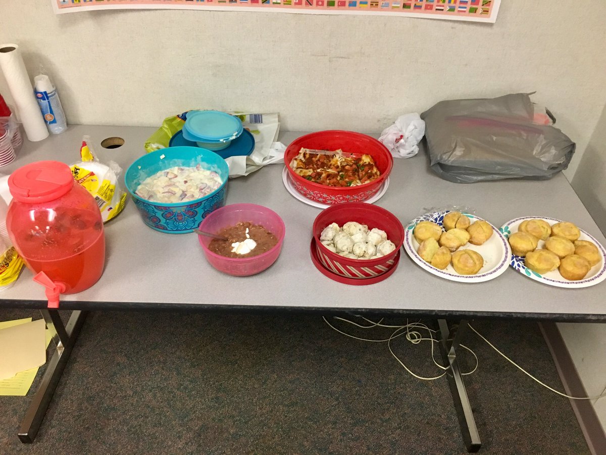 Las recetas del mundo hispano, la primera hora, grupo 2: frijoles, agua de fresa, ensalada de fruta,magdalenas, enchiladas, y galletas. ¡Tan deliciosos!
#WarriorSelfieCelebration