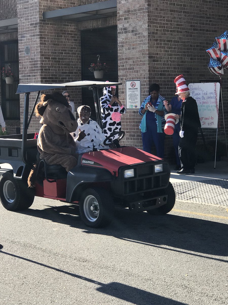 hgsisk's tweet photo. Marlow Elementary Book Character parade. #EffCSD #GoStangs https://t.co/arlOz6YNEw