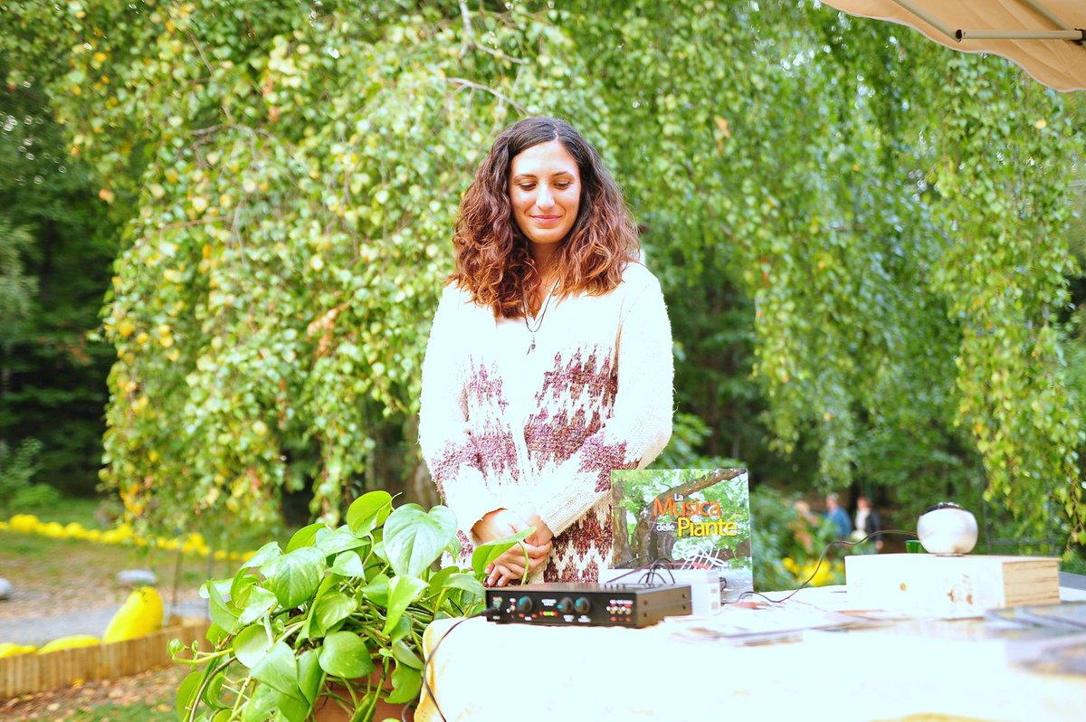 In questa intervista la nostra <a href="/saroversi/">sara roversi</a> parla anche di Aninga e del suo progetto music of the plants, per esprimere l’anima delle piante attraverso la musica #waitingfor #MFR17 
bit.ly/makerfood
@makerfairerome