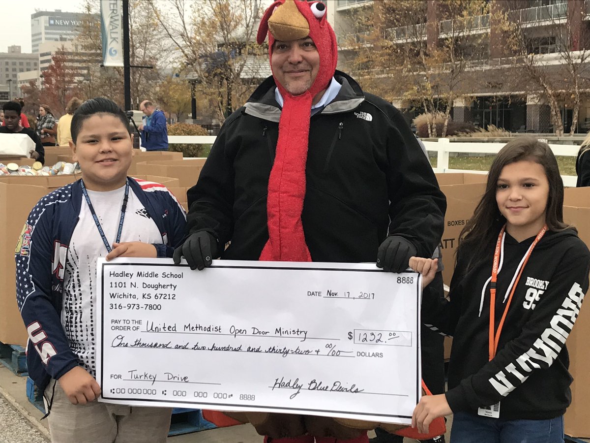 <a href="/bluedevilhadley/">Hadley Middle School</a> with an awesome gift for the <a href="/WichitaUSD259/">Wichita Public Schools</a> turkey drive!! #WPSProud
