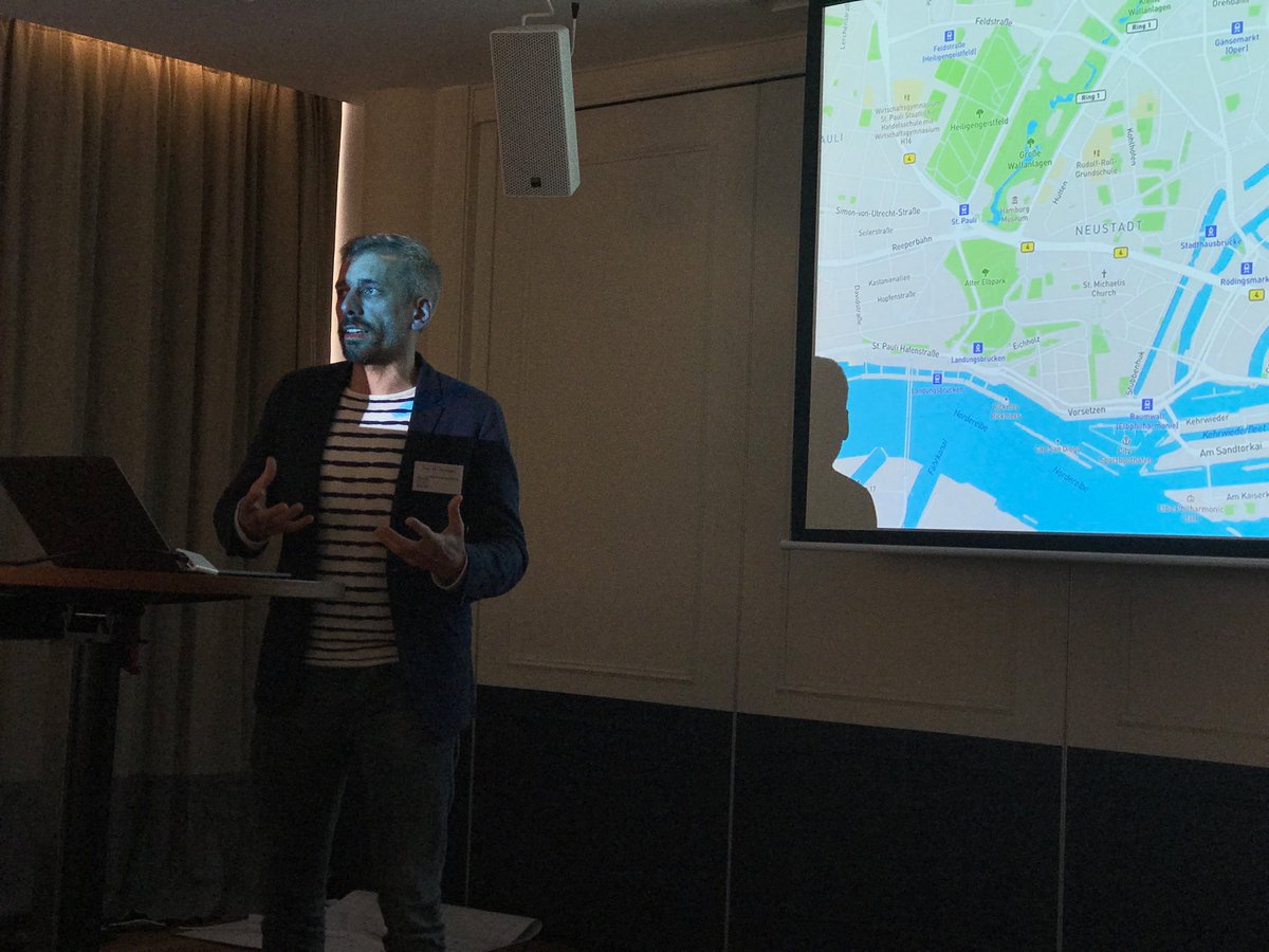 Prof. Till Nagel (HS Mannheim) spricht auf der #sawconf über die Visualisierungsprozesse.