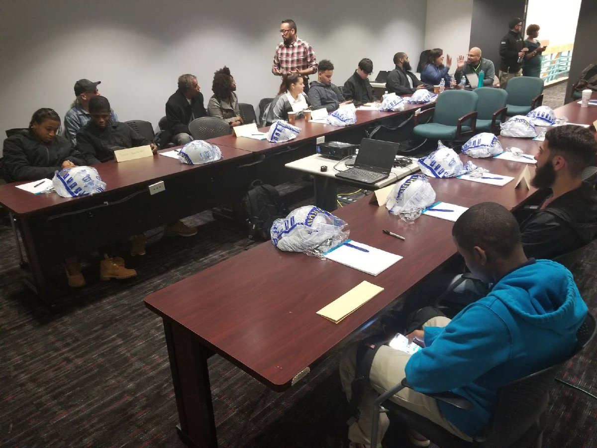 Network4News's tweet photo. We are here at Comcast for the internship program Mastbaum and Randoloh....Go Network 4 #n4n https://t.co/VR0bv5o2cx