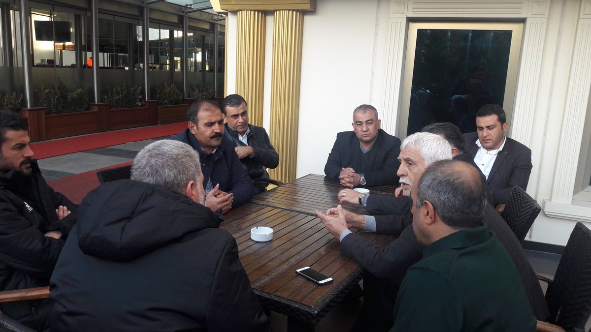 Şanlıurfaspor eski kulüp başkanı ve eski milletvekili Sabahattin Cevheri Şanliurfasporumuzu Ankarada kamp yaptığı otelde ziyaret ederek başarılar diledi.