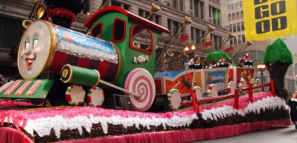 The <a href="/McDonalds/">McDonald's</a> #ThanksgivingParade is a Chicago holiday tradition. The parade is held on State Street from  8 AM to 11 AM on Thanksgiving and features appearances by Santa Claus,  Ronald McDonald, and more!  

Reserve parking in advance now: goo.gl/4LKJ1v