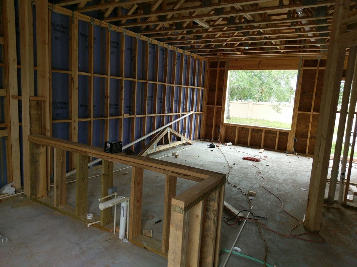 LoupinBuilds's tweet photo. New construction progress @LoupinBuilds of eco-friendly multi-family townhome community plus garages! https://t.co/z1BMktWKjS, #Dunedin #greenconstruction #energyefficiency https://t.co/9LkhKI4uDU