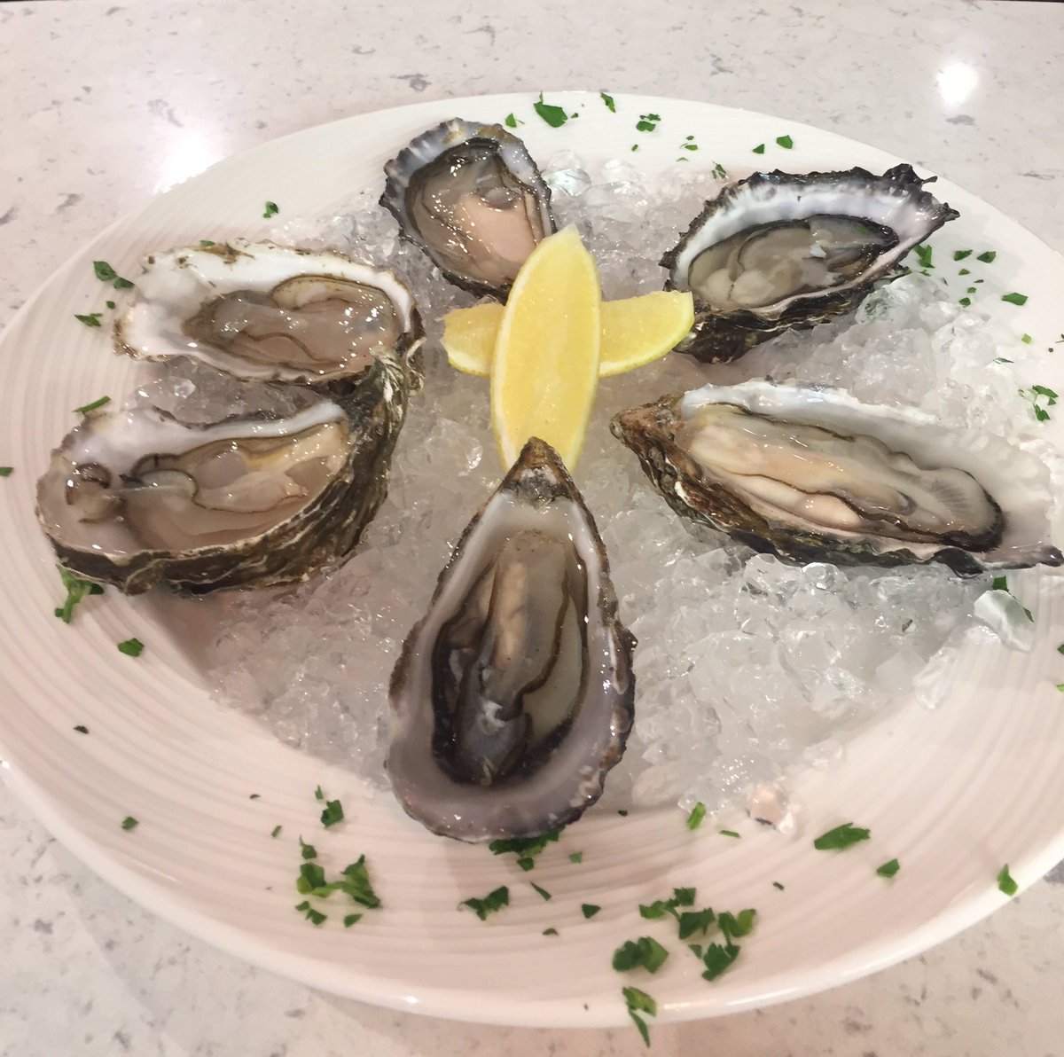 Delicious fresh Oysters on the menu at Quinlans tonight #Cork #Seafood #TideToTable 🐠🦀🐬🐟