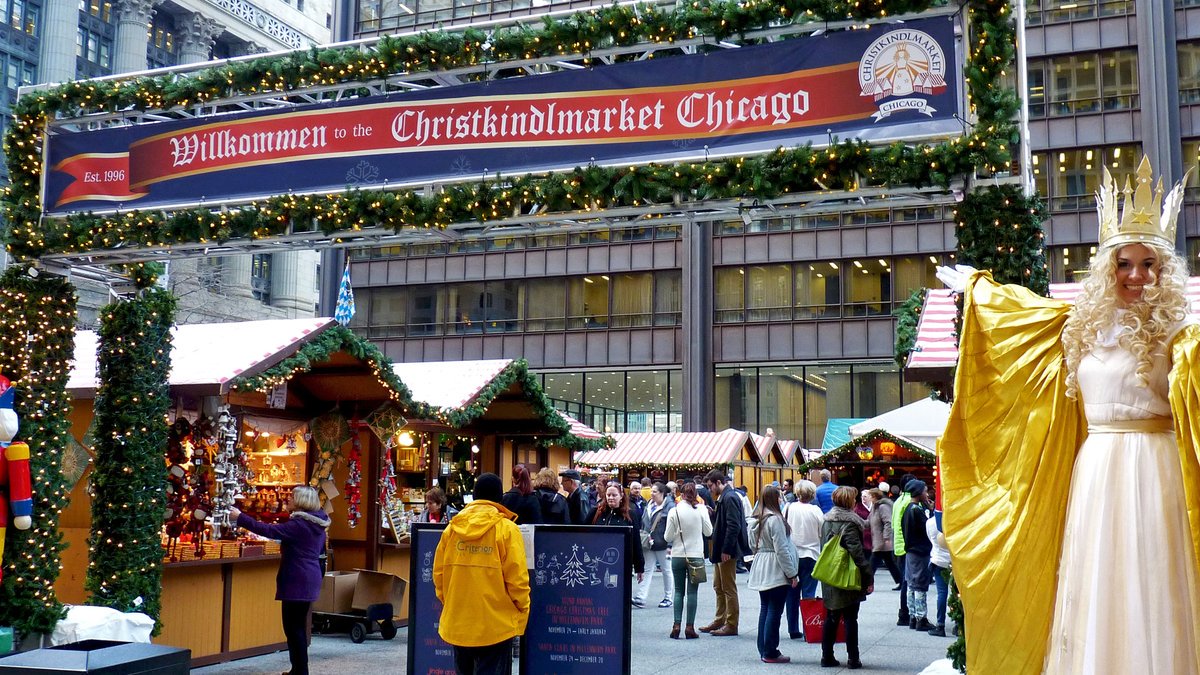 .<a href="/ChristmasCHI/">เด็กชายคริสต์มาส🎄</a> opens today in Daley Plaza! The largest Christmas market in the U.S. features a wide-range of vendors offering German beer, wine, meats, toys, holiday ornaments, and more!

Reserve worry-free parking now: goo.gl/d6Ev6J