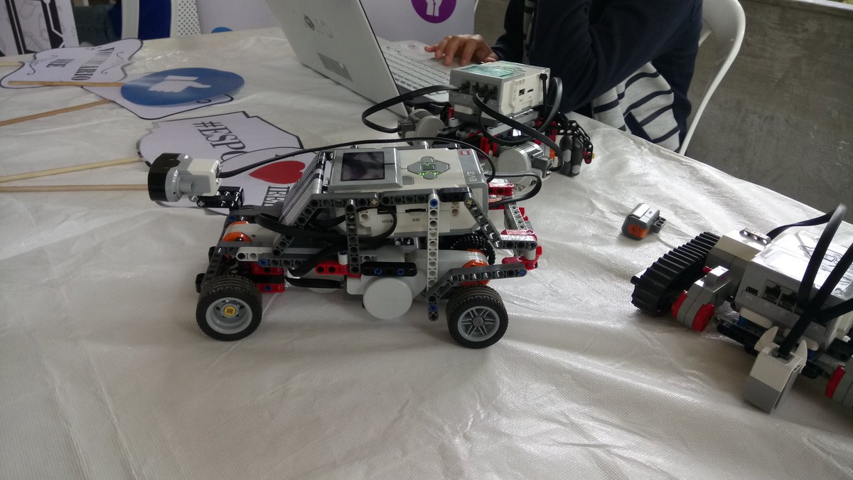gopro2050's tweet photo. Niños y jóvenes se dan encuentro con la creatividad y las ciencias en @Se_Genial de @espol donde podrás conocer y experimentar con creaciones de emprendedores, clubes politécnicos y empresas como @AsiriLabs llenos de innovación @cparedesverduga https://t.co/NOpyZNqv7T