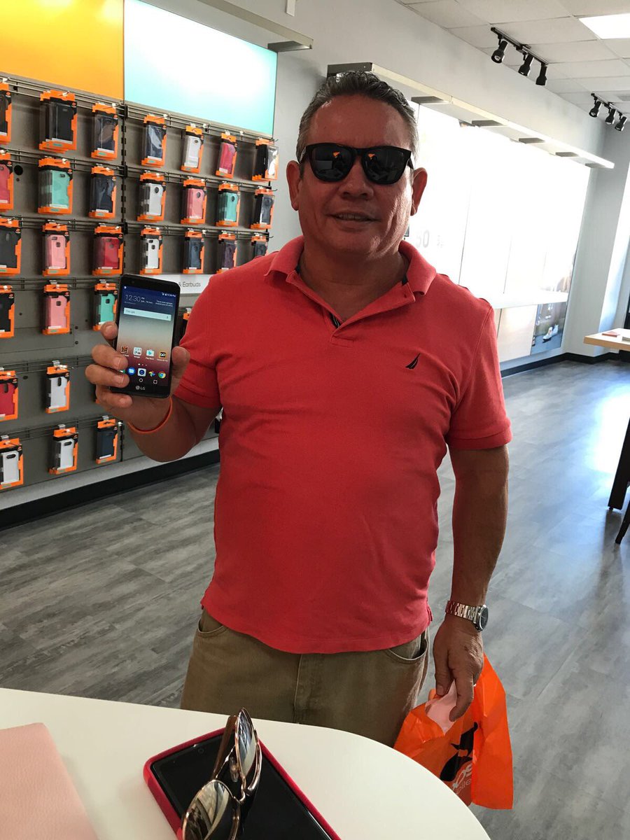 MobilesWireless's tweet photo. Happy Customers who switch to Boost Mobile🙌🏻☝🏻👏🏻. Welcome aboard👏🏻👏🏻 Switchhappenswhenyouswitch!! @MobilesWireless  @giancarlocv77 @gfresse https://t.co/X5x7NSwLOj
