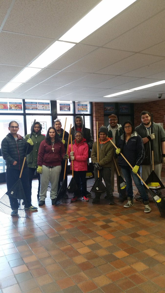 JNSS_EcoSchool's tweet photo. Our raking crew yesterday on their way to help the community @PDSB_eco @JudithNymanSS  #SalvationArmy #CommunityHelpers https://t.co/RIpxiqyDil