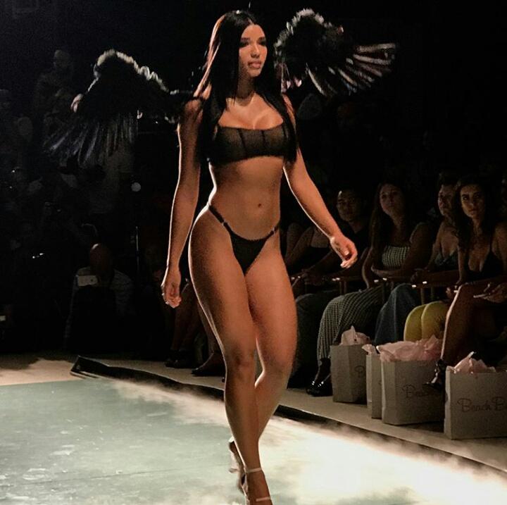 portalyovanna's tweet photo. [Sab, 22 de julho, 2017] derekderek305:"@ beachbunnyswimwear runway show last night 👙👑 #swimweek #swimweekmiami #swimweek2017 ...". -via Ig. https://t.co/4qs1TYbnoU