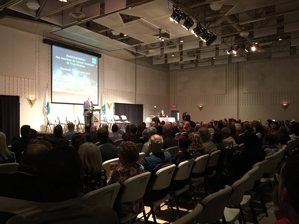 mpbouchard's tweet photo. Assermentation du nouveau conseil municipal de la Ville de Trois-Rivières : le maire Yves Lévesque assermenté le premier. #rcma #munma #muni2017 #Mauricie #TroisRivieres https://t.co/Xj6y1FP088