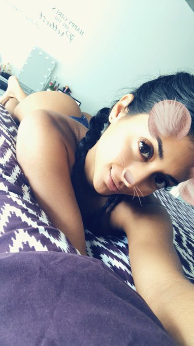 Happy Friday! 💕💋 https://t.co/m8MeQYTPWG<a href="/tag/humpday"class="tags"><span>#humpday</span></a>