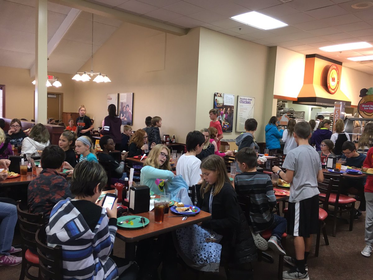 genafrench14's tweet photo. 6th graders enjoying lunch at Golden Corral after seeing the movie Wonder. https://t.co/lTVLIo64B5
