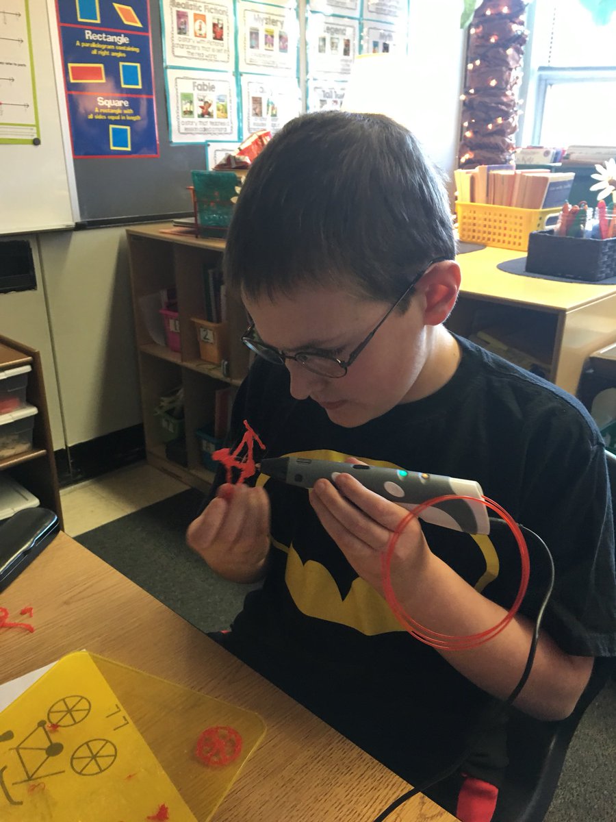 MBSCarneyCrew's tweet photo. Fun with #3Dpens during #geniushour @CSDCommunity @mbsosprey https://t.co/9ESIZHZ4sD