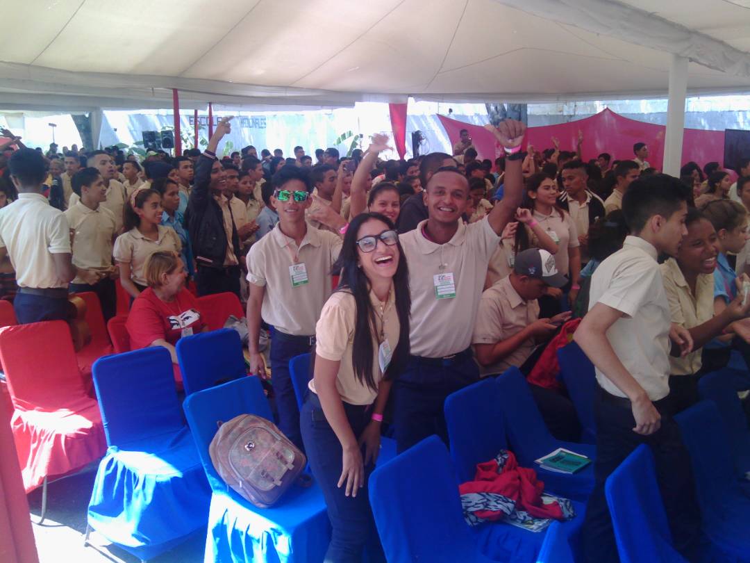 APURE_OBE's tweet photo. Con alegría seguimos en nuestro congreso Nacional de la #FEVEEM2017😍😍😍🔚#ApurePresente #YoSoyVoceroEstudiantil #CongresoFeveem2017 https://t.co/ZVPkJlZ7X8