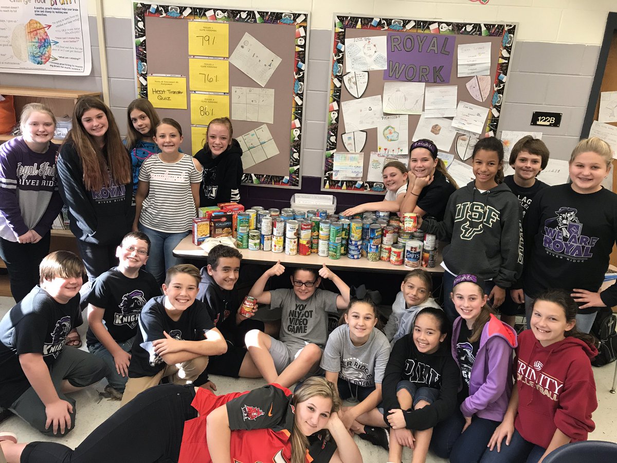 HawksNhawks4's tweet photo. Thankful for these Caring, Giving kiddos!!!!!! #WeAreRoyal #rrms #foodcandrive https://t.co/JPu64dJk0R