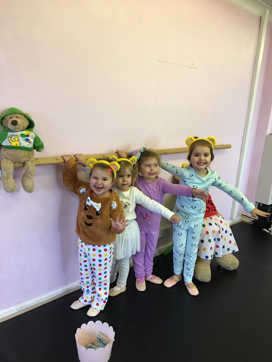 bbOrmskirk's tweet photo. @BBCCiN babyballet Ormskirk have been dancing in their Pyjamas all week :-) https://t.co/jdRV8j3tyA
