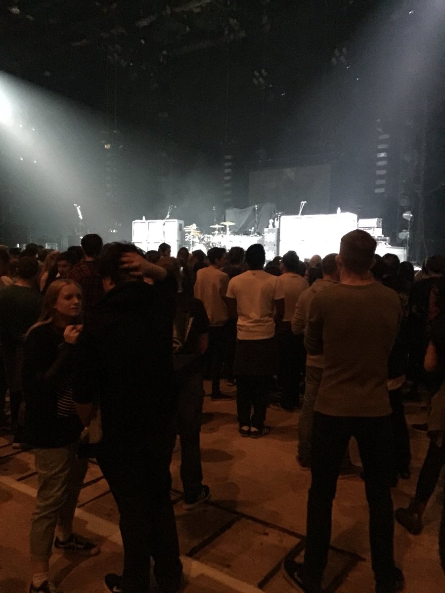 Lofter93's tweet photo. Not long until @LTAmusic then @ENTERSHIKARI ! ❤️ https://t.co/JLlAa4gRBU