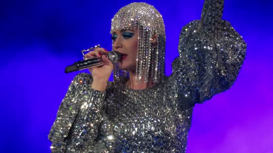 OMG #KatyPerry is banned from China?! >>> ow.ly/VnW330gEujN #etalk https://t.co/KjZwv3lp5c