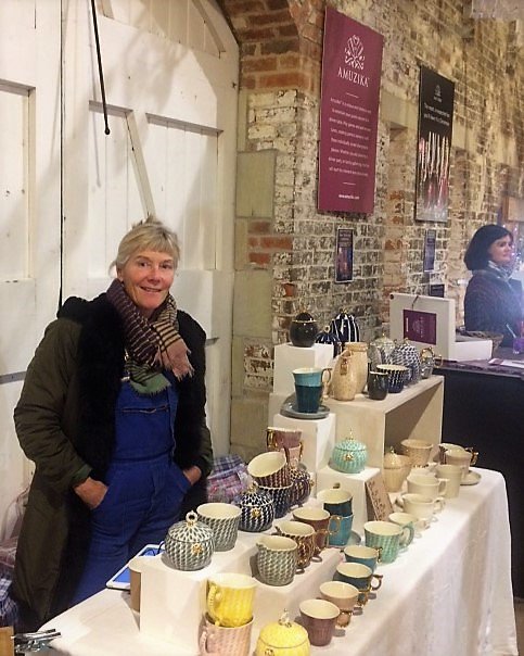 MBerrowCeramics's tweet photo. Enjoying meeting all the lovely visitors at the Compton Marbling #ChristmasFair in #Tisbury, Wiltshire today, hosted by @clementinesshop. Here again tomorrow, so please do drop by!
#Handmade #Ceramics https://t.co/BDe1tQuhMP