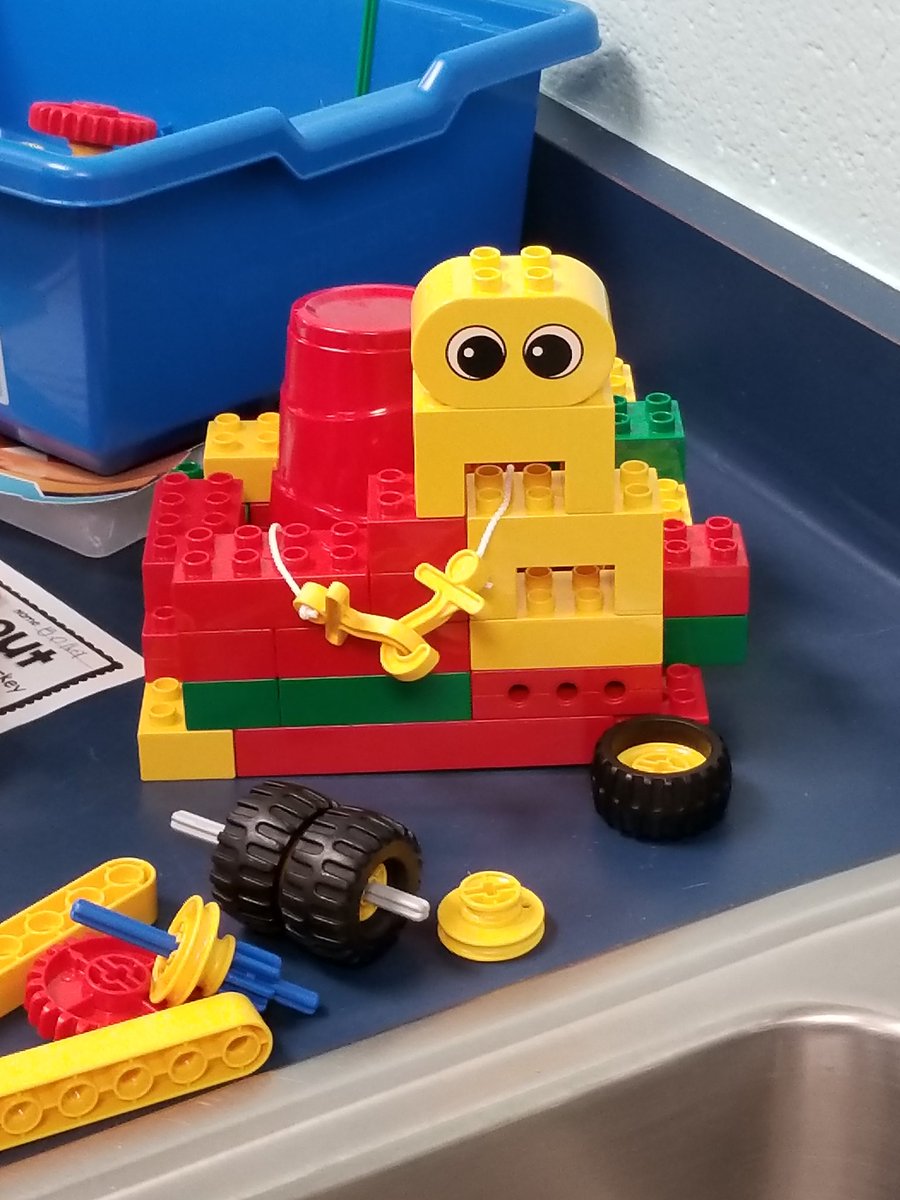 CPBeckyKnight's tweet photo. @CPCardinals second graders were busy building turkey hideouts today.  #apride #STEMeducation #turkeysindisguise https://t.co/OQMtmCoGFi