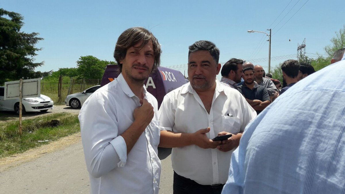 Adrian_Grana's tweet photo. En el #DíaDeLaMilitancia estuvimos en Marcos Paz para abrazar al compañero @JulioDeVido preso político del gobierno de @mauriciomacri https://t.co/a48BnNuMBJ