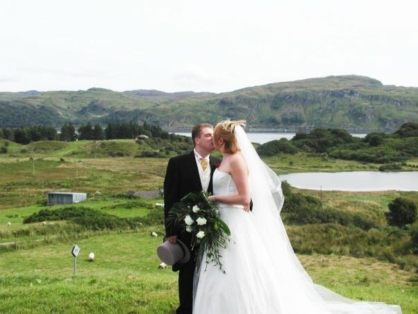 PLS_lighting's tweet photo. @bulbenergy @ObanGinCo we got married on the Isle of seal just off the coast of Oban. Gin being my wife’s fav brink of course! https://t.co/EsNtdseqq6